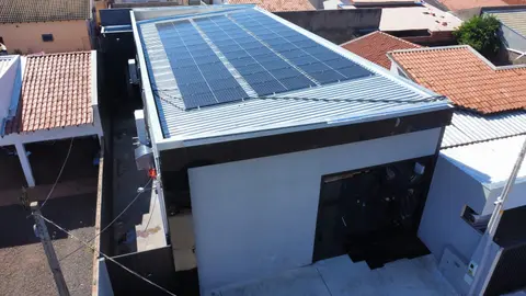 Sistema fotovoltaico instalado pela Solare Energy, vista aérea